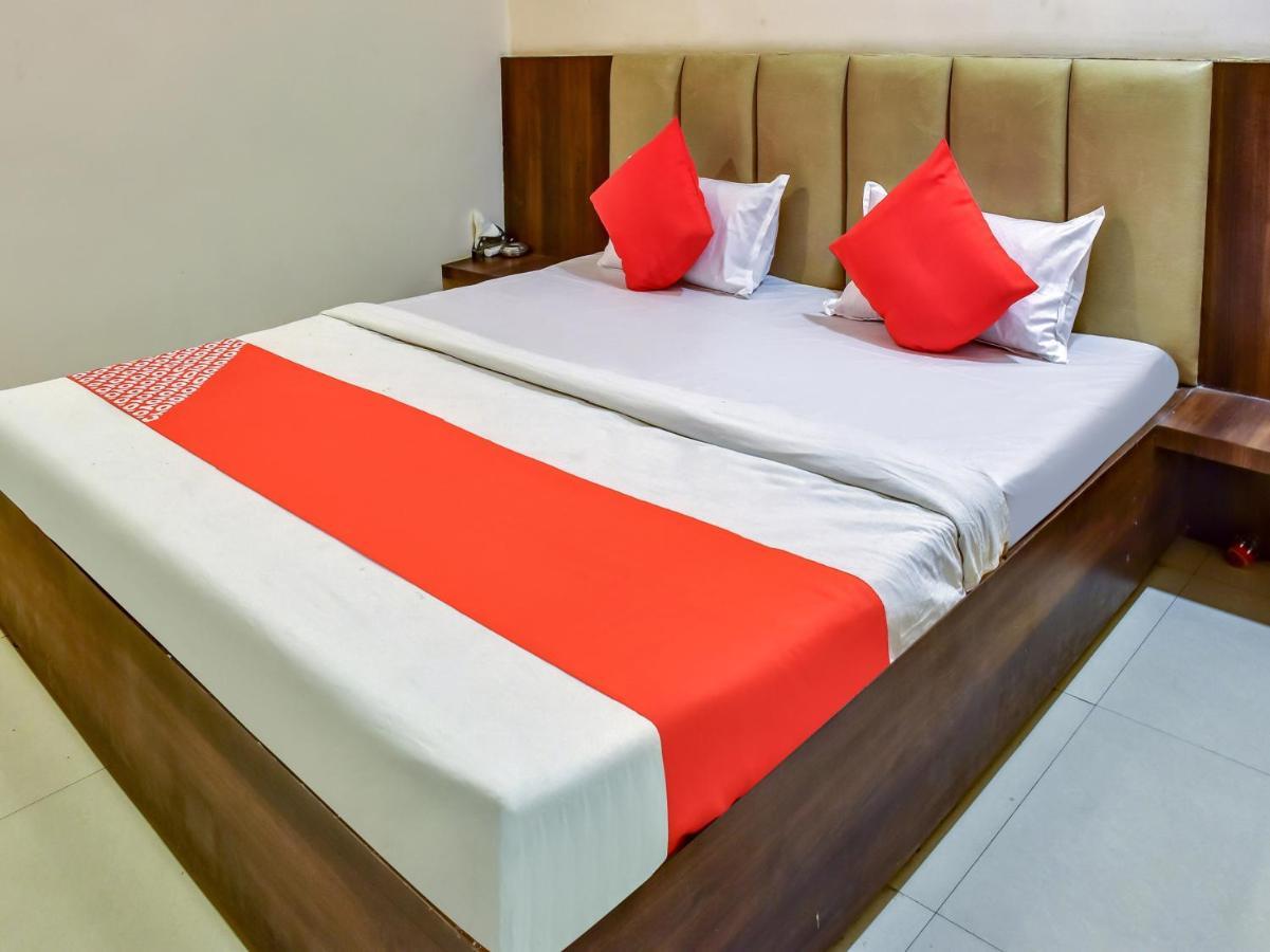 Oyo 78471 Hotel Platinum Bilāspur Exteriör bild